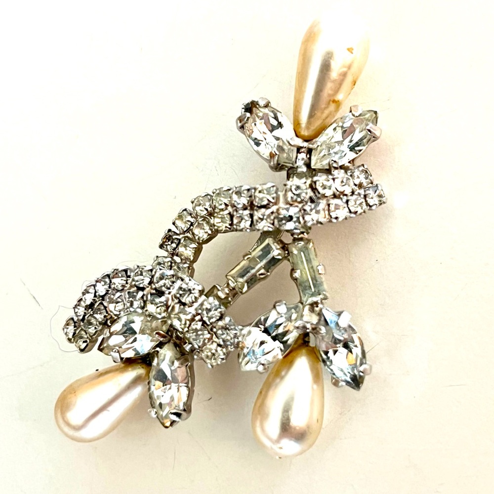 Vintage 50s Rhinestone Faux Pearl Brooch